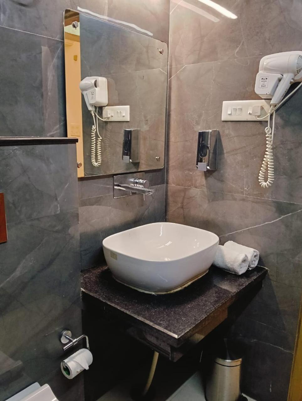 Hotel Grand Legacy Beacon, Dehradun Extérieur photo