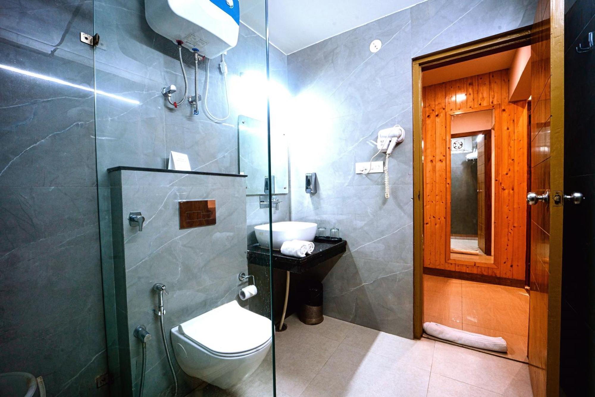 Hotel Grand Legacy Beacon, Dehradun Extérieur photo