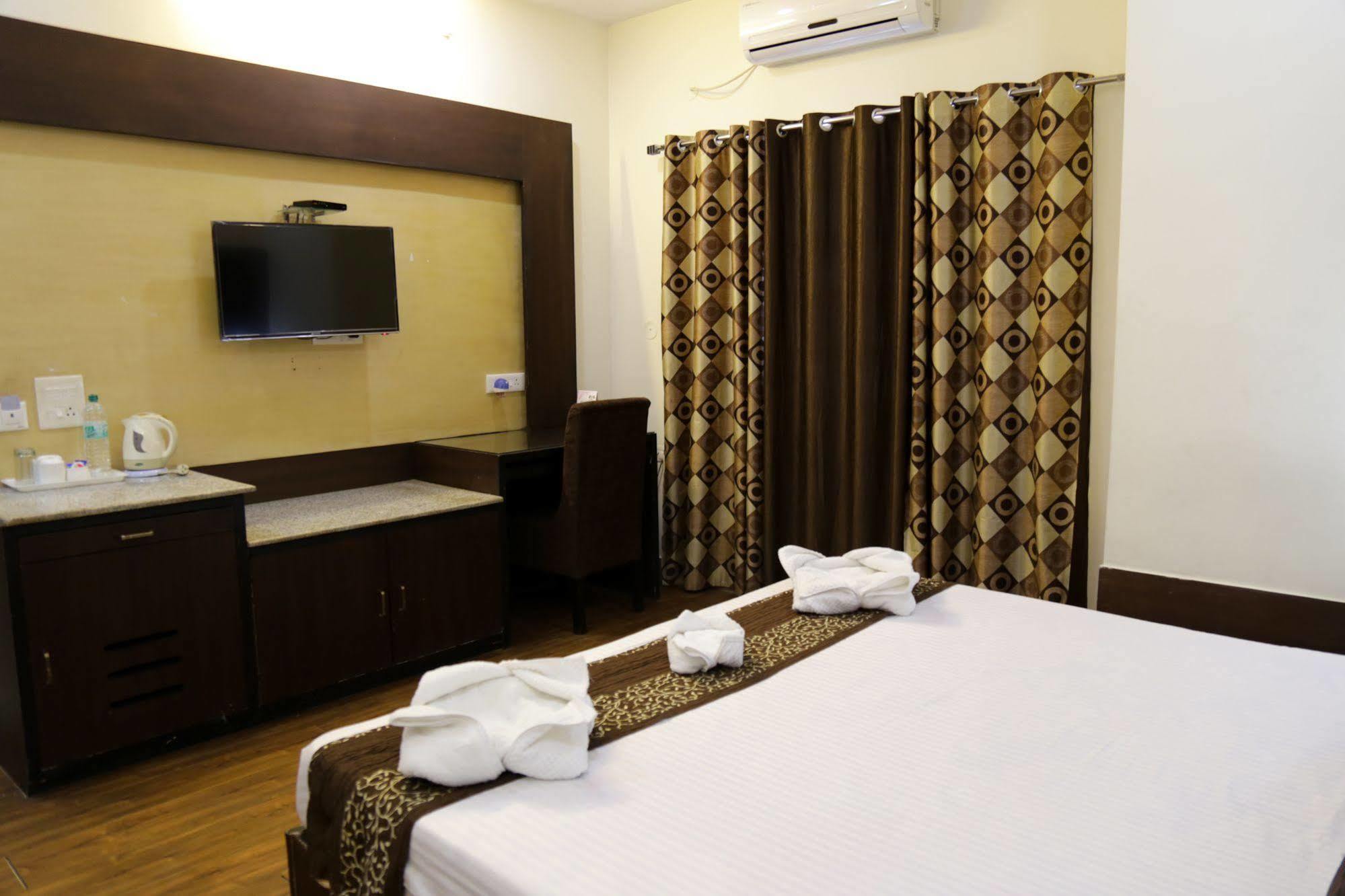 Hotel Grand Legacy Beacon, Dehradun Extérieur photo