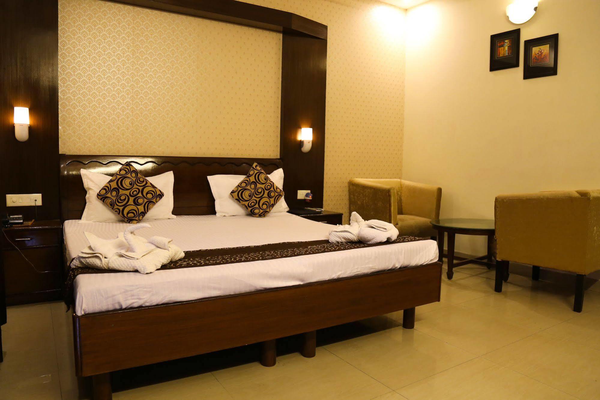 Hotel Grand Legacy Beacon, Dehradun Extérieur photo